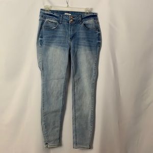 Kensie light wash jeans 8/29